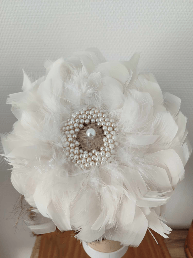 Bibi pour mariée plumes et perles blanches