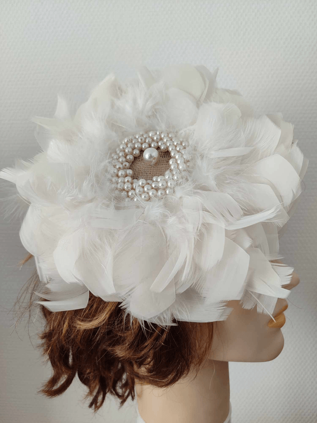 Bibi pour mariée plumes et perles blanches
